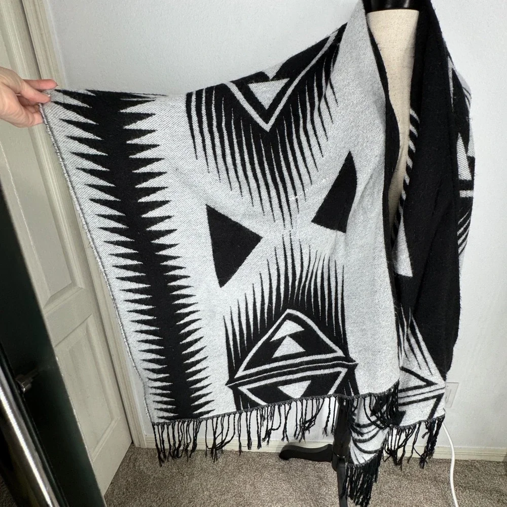 Express Southwestern Poncho Geometric Tribal Knit Fringe Wrap Shawl‎ OS Festival